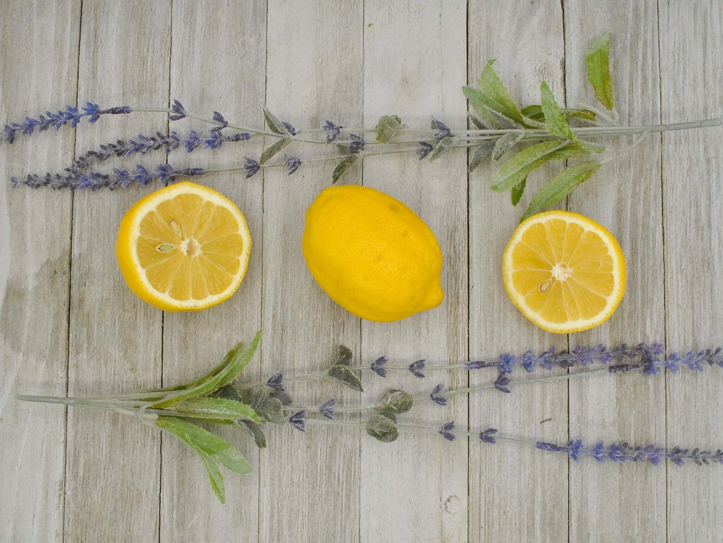 The Difference Between Fragrance Oils and Essential Oils